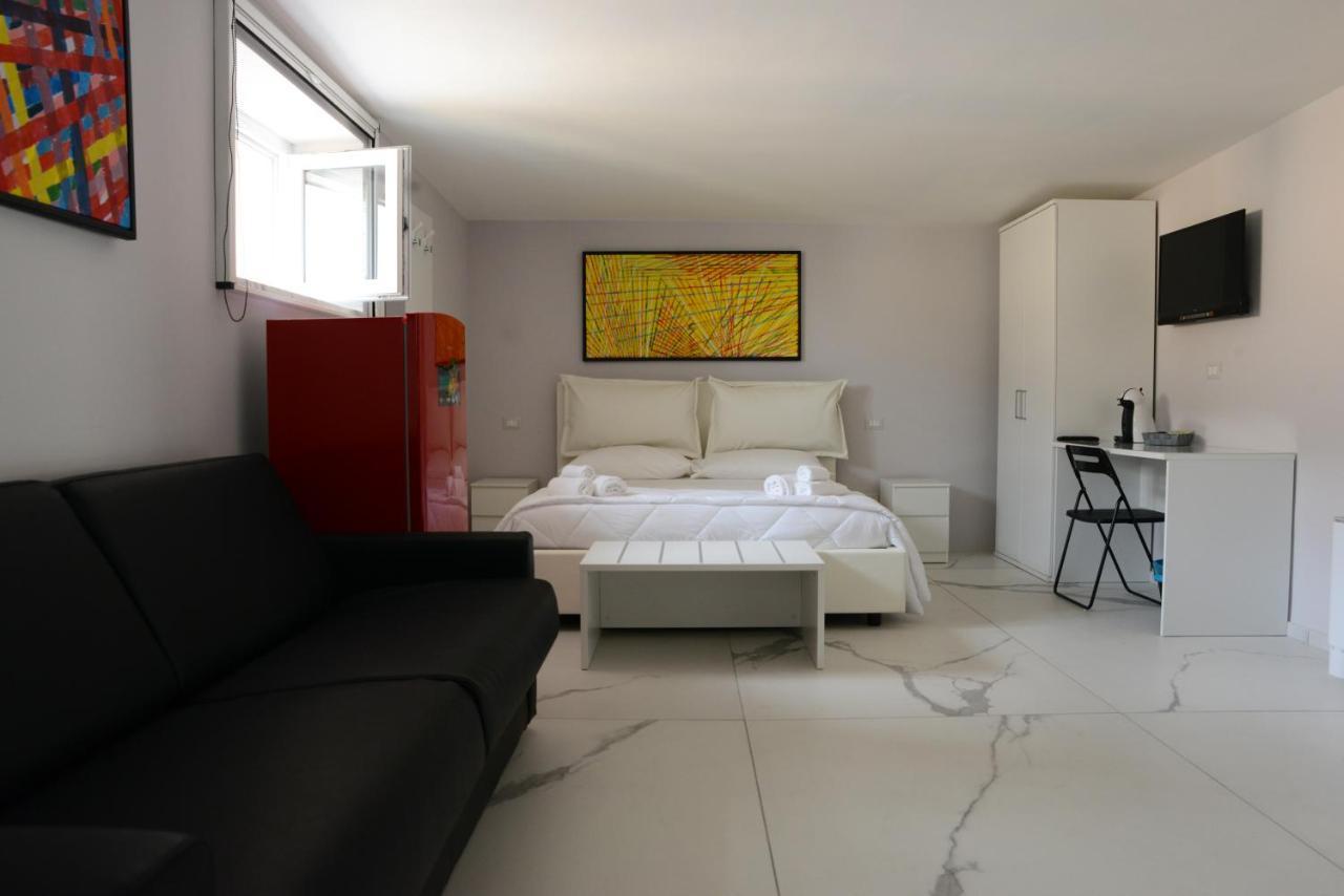 Dimore Pietrapenta Apartments, Suites & Rooms - Via Lucana 223, Via Piave 23, Via Chiancalata 16 มาเตรา ภายนอก รูปภาพ